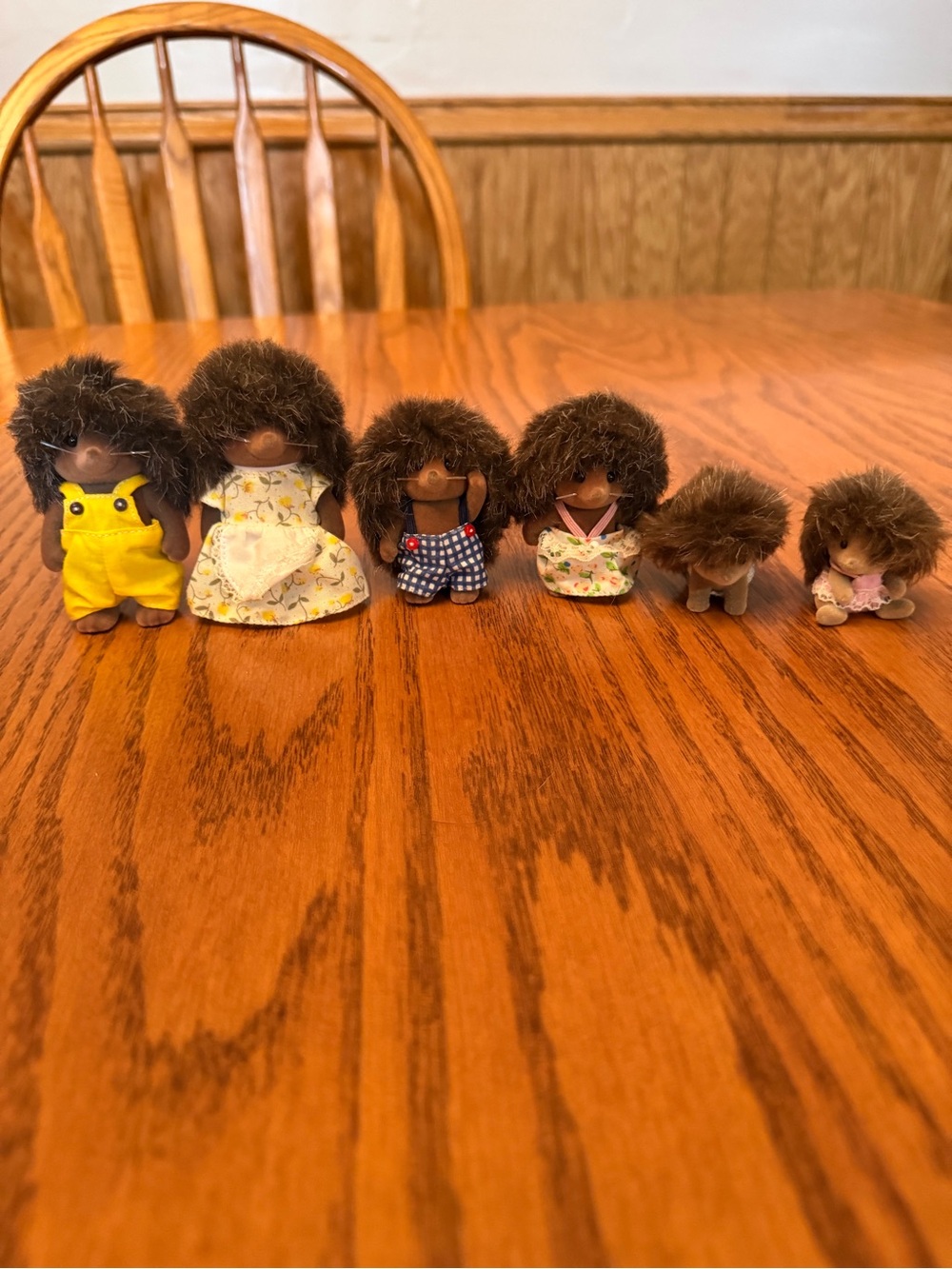 2009 Sylvanian Families Calico Critters Pickleweeds Hedgehog Family of 6